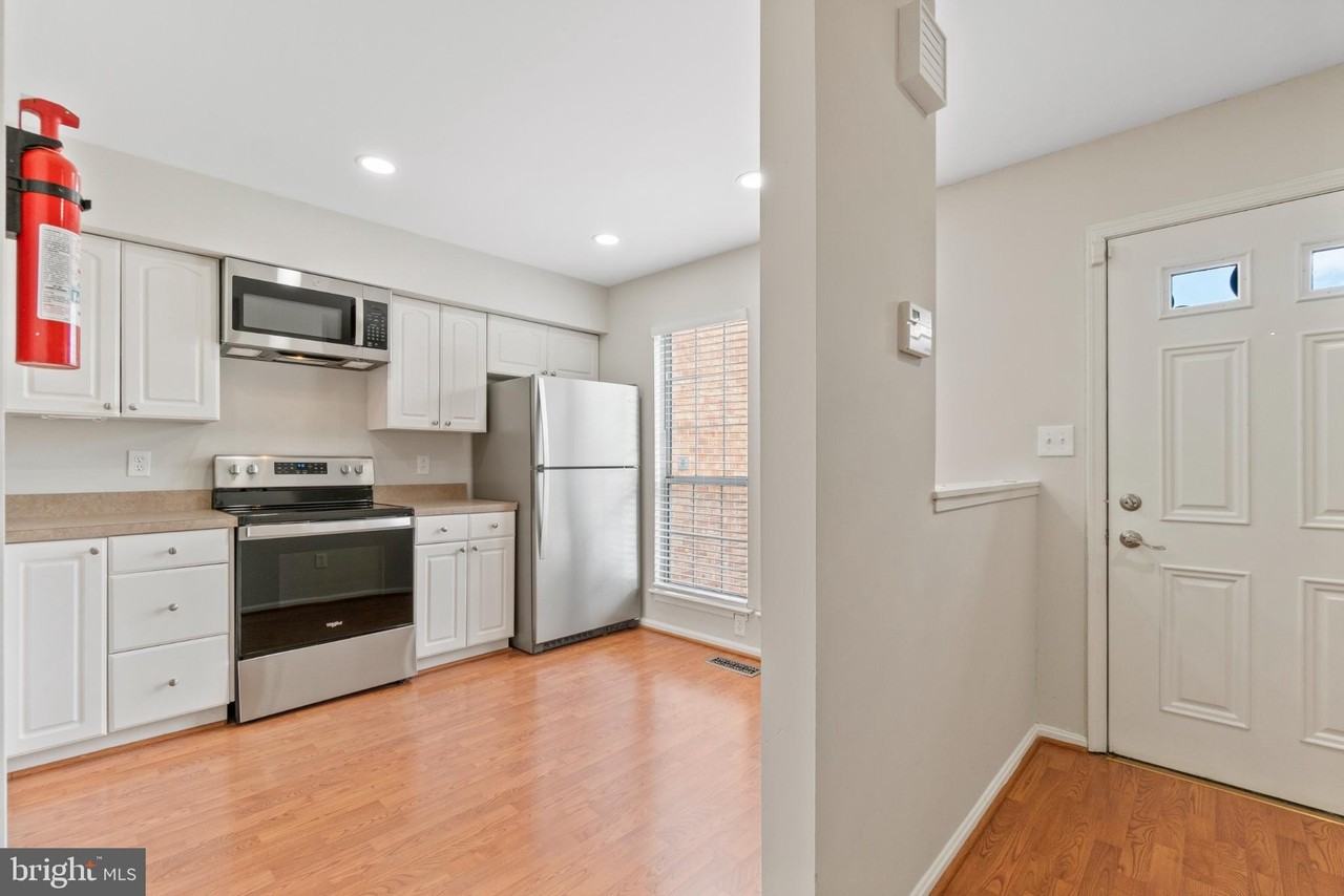 1004 Dartmouth Glen Way - Photo 5 of 28