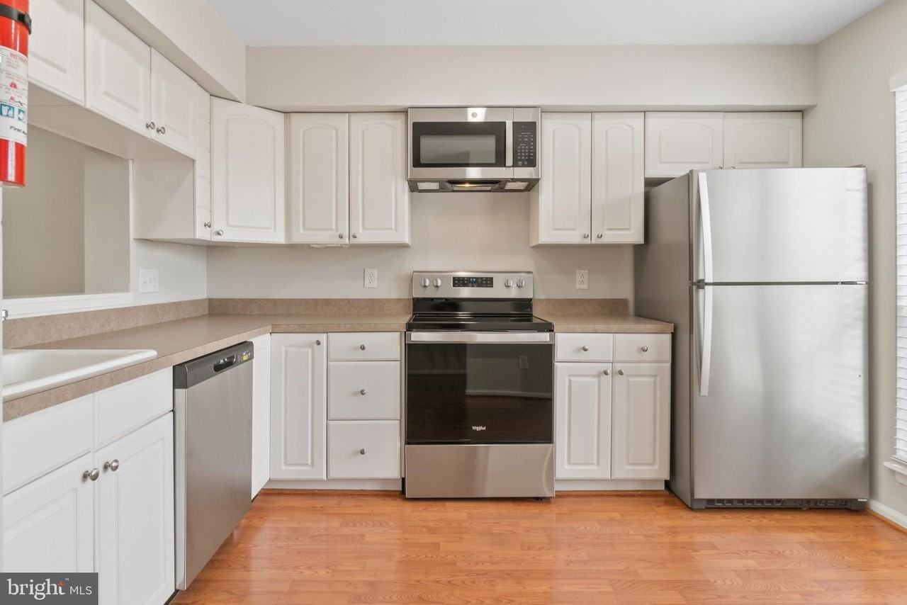 1004 Dartmouth Glen Way - Photo 6 of 28