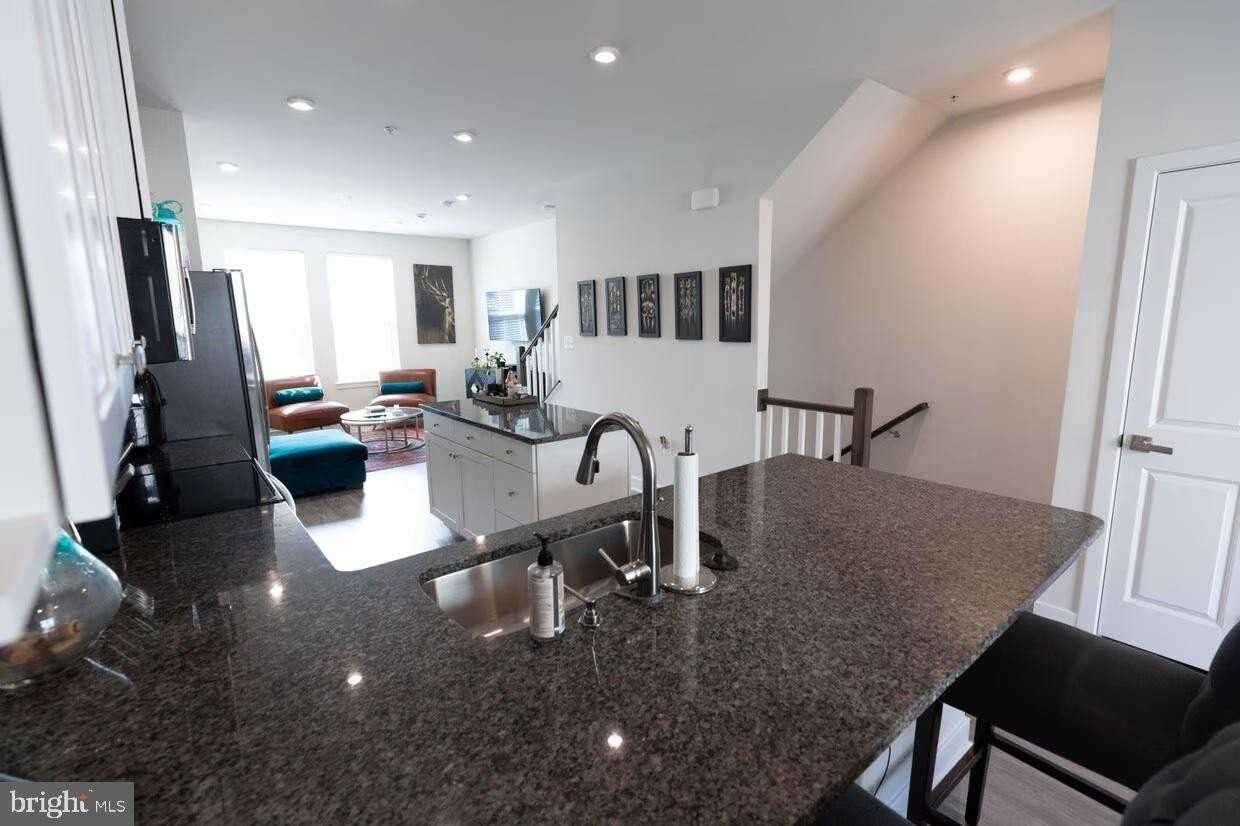 2807 Evansgreen Dr - Photo 4 of 15