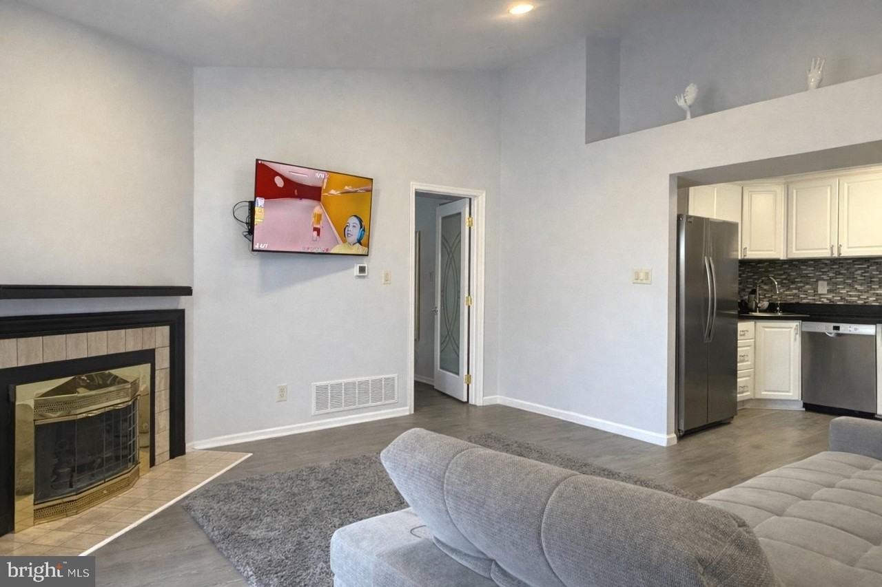 1806 Beacon Hill Dr - Photo 3 of 11