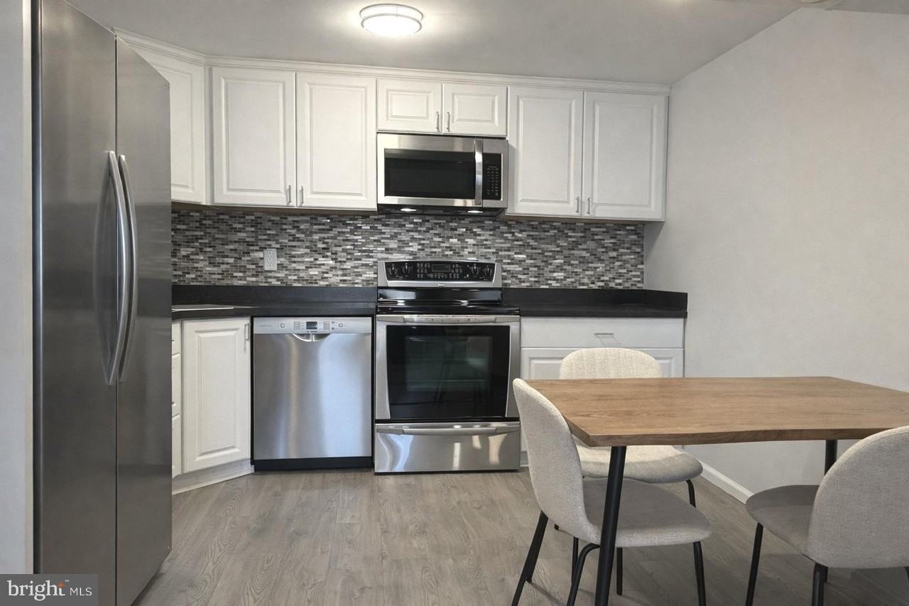 1806 Beacon Hill Dr - Photo 4 of 11