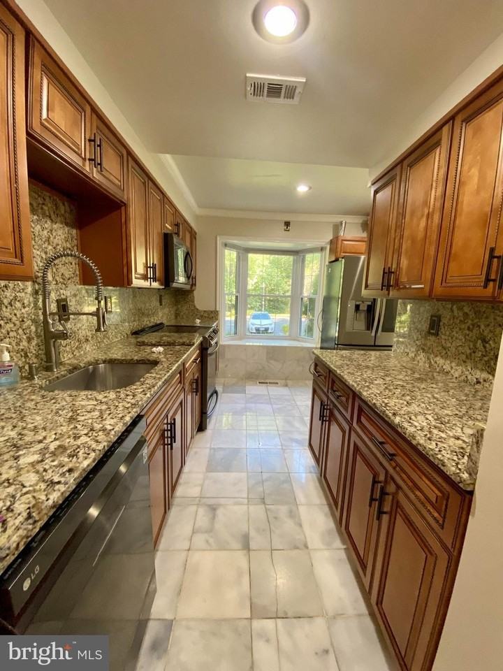 8852 Cork County Ct - Photo 4 of 31