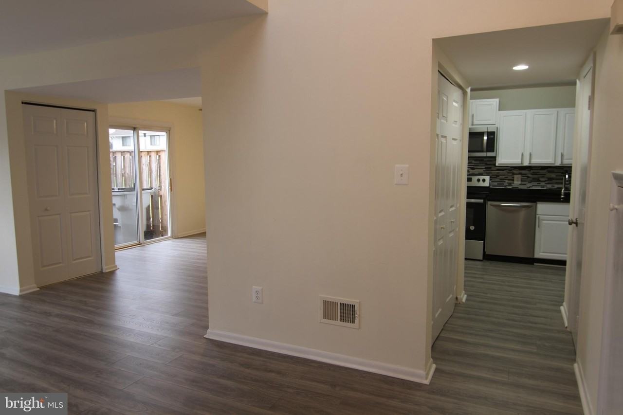 9008 Sandalwood Dr Unit B - Photo 4 of 30