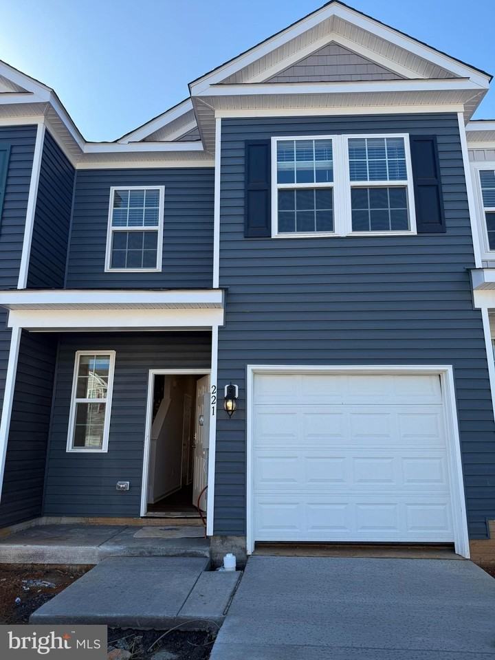 221 Caterpillar Dr - Photo 4 of 36