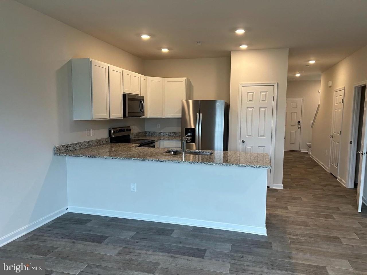 221 Caterpillar Dr - Photo 6 of 36