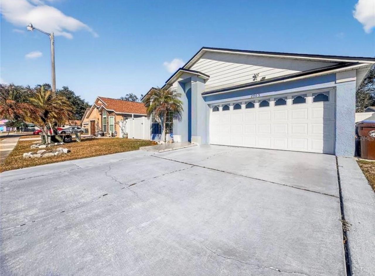 2905 Colleen Cir - Photo 2 of 38