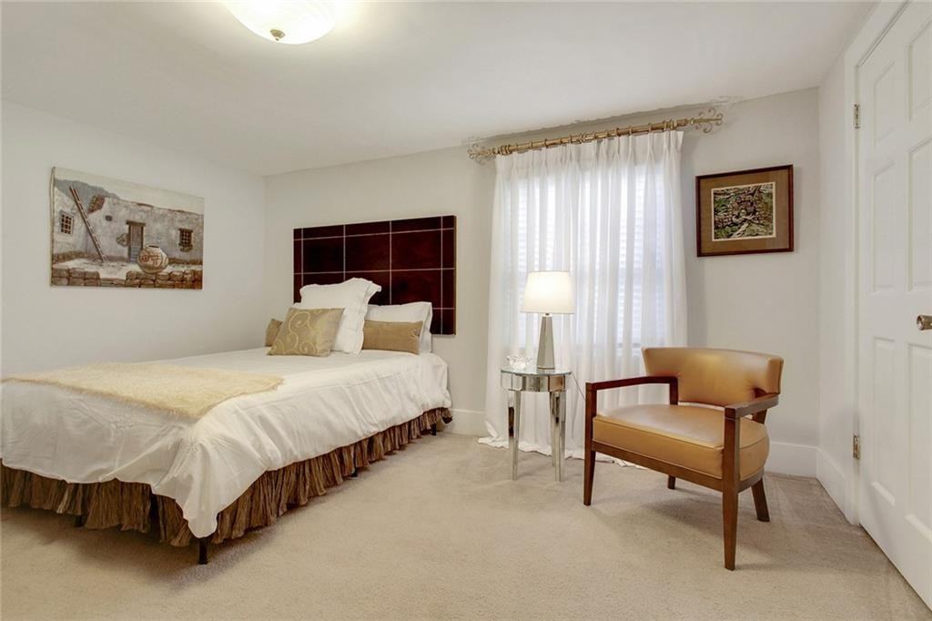 932 Jackson Ave ##4 - Photo 5 of 9