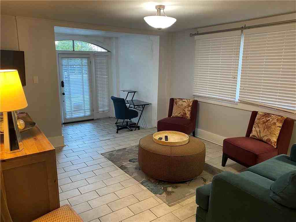 930 Jackson Ave ##3 - Photo 2 of 13