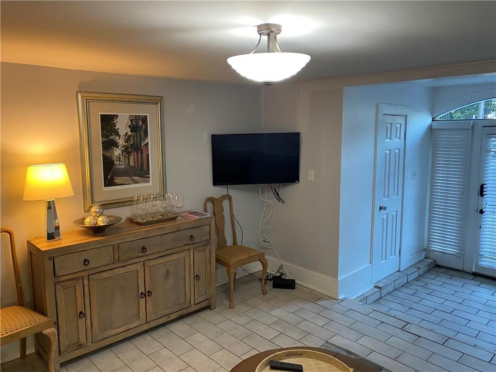 930 Jackson Ave ##3 - Photo 4 of 13