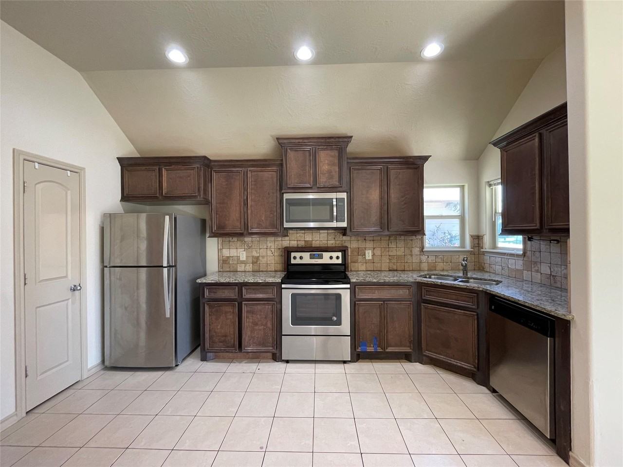 16928 W Ivanhoe - Photo 4 of 18