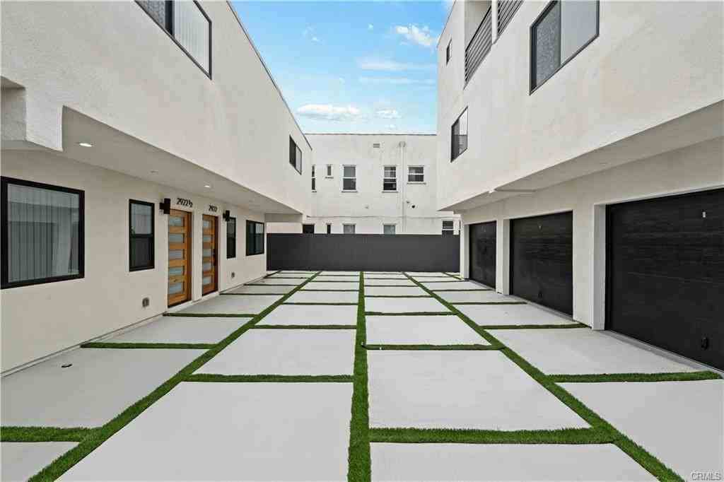 2922 12th Ave - Photo 5 of 36