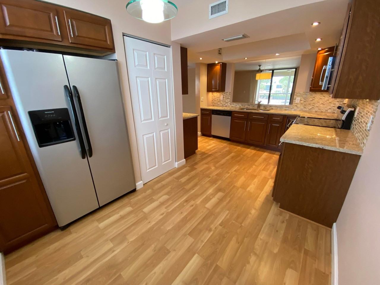 7365 Nw 18th St - Photo 5 of 27