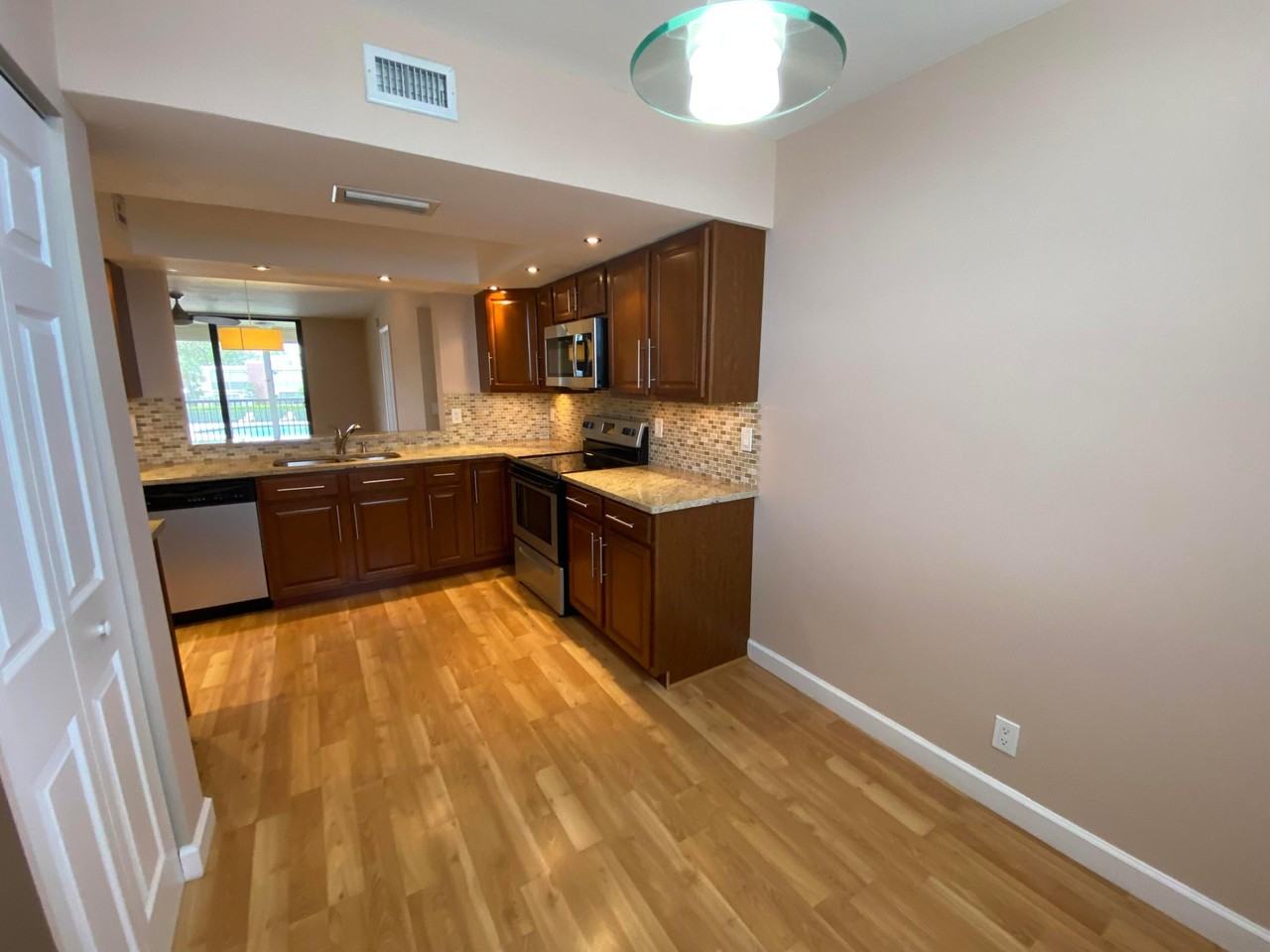 7365 Nw 18th St - Photo 6 of 27