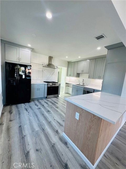 3634 Caspian Ave - Photo 5 of 8