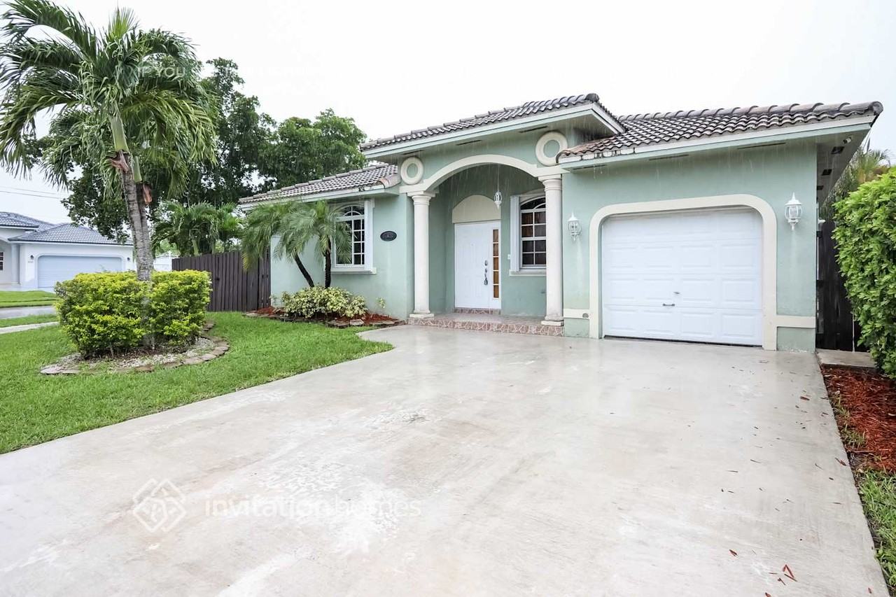 14633 Sw 181st Ter - Photo 2 of 20