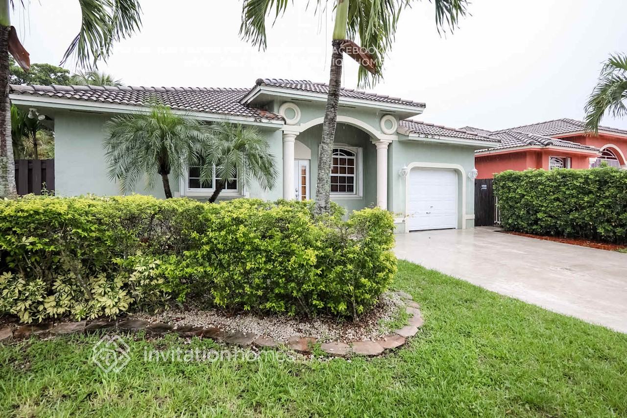 14633 Sw 181st Ter - Photo 3 of 20