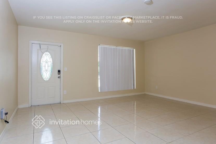 3101 Sw 37th Ter - Photo 3 of 13