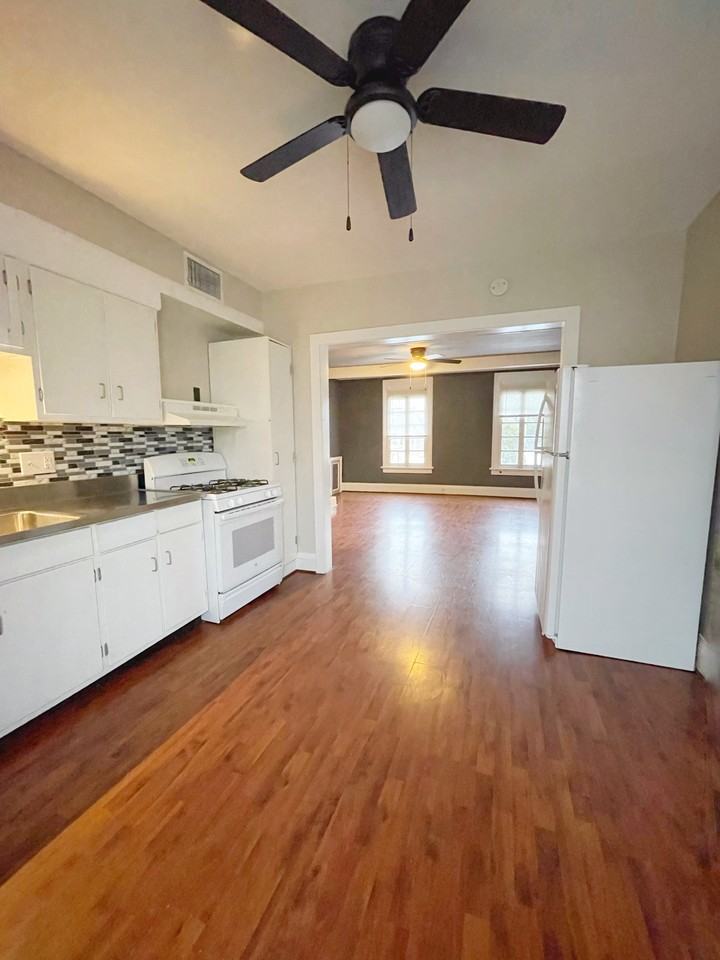 120 N Drake St Apt 2nd #2ndFL - Photo 3 of 10