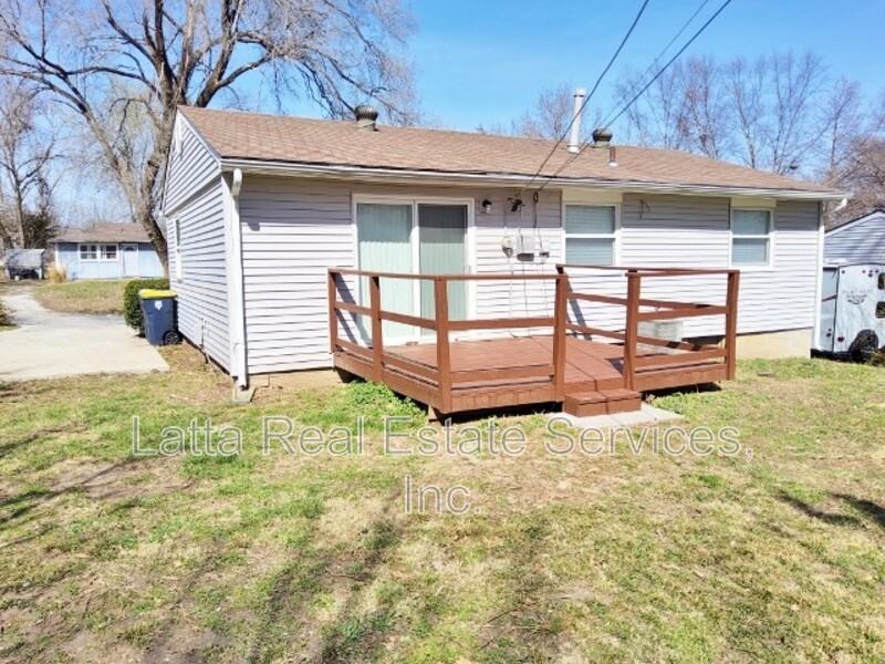 1217 Ne 44th Ter - Photo 2 of 11