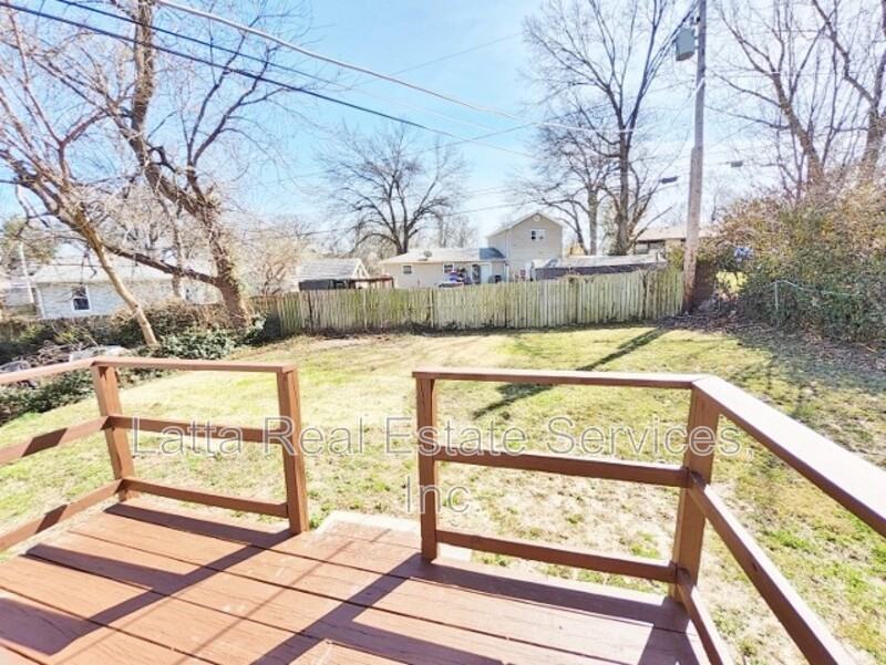 1217 Ne 44th Ter - Photo 3 of 11