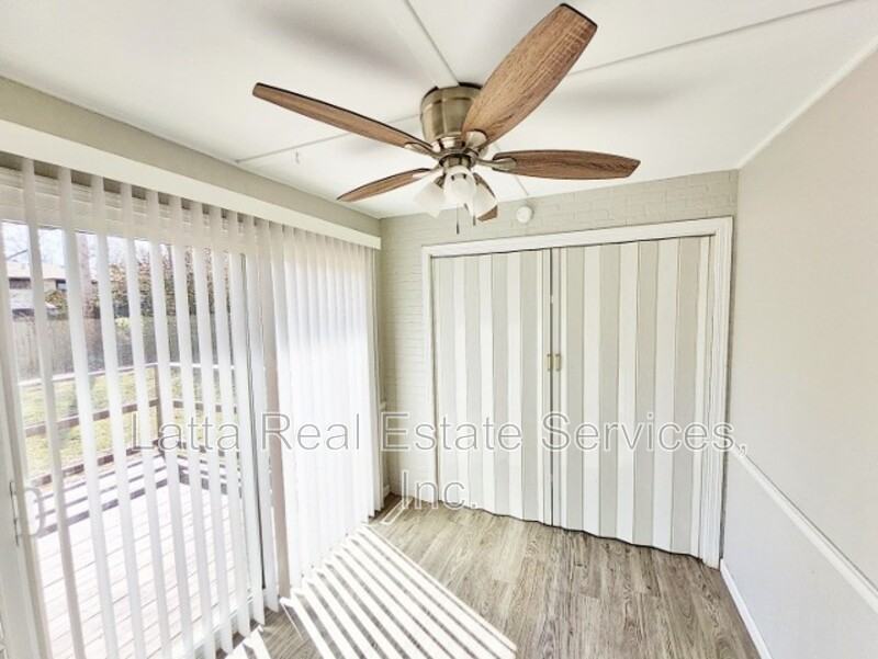 1217 Ne 44th Ter - Photo 5 of 11