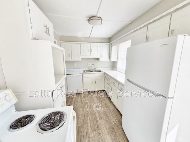 1217 Ne 44th Ter - Photo 6 of 11