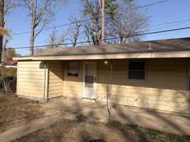 featured image of 1615 1/2 N Main St