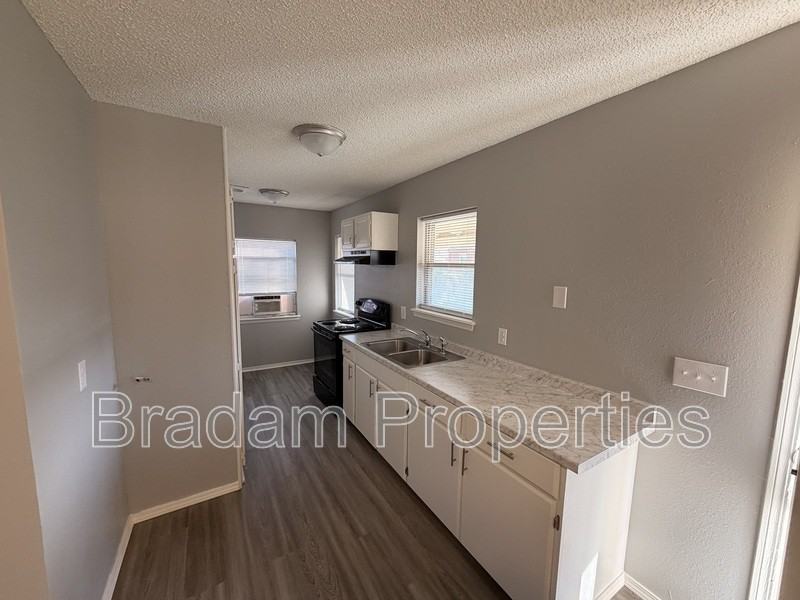 1615 1/2 N Main St - Photo 2 of 6