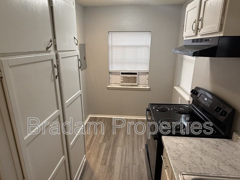 1615 1/2 N Main St - Photo 5 of 6