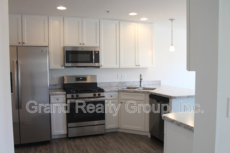 7106 Country Club Hills Dr #1 - Photo 4 of 15