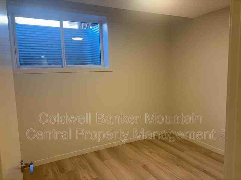 443 30 Ave Sw #BS - Photo 3 of 8