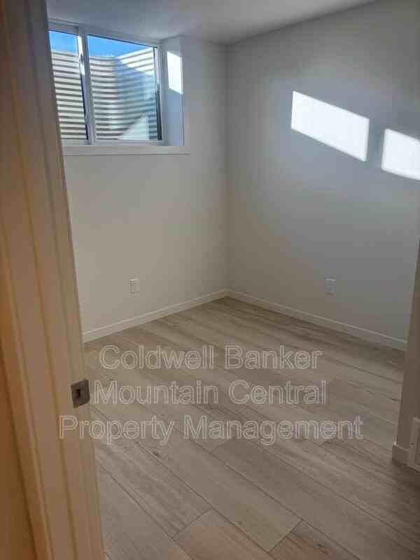 443 30 Ave Sw #BS - Photo 5 of 8