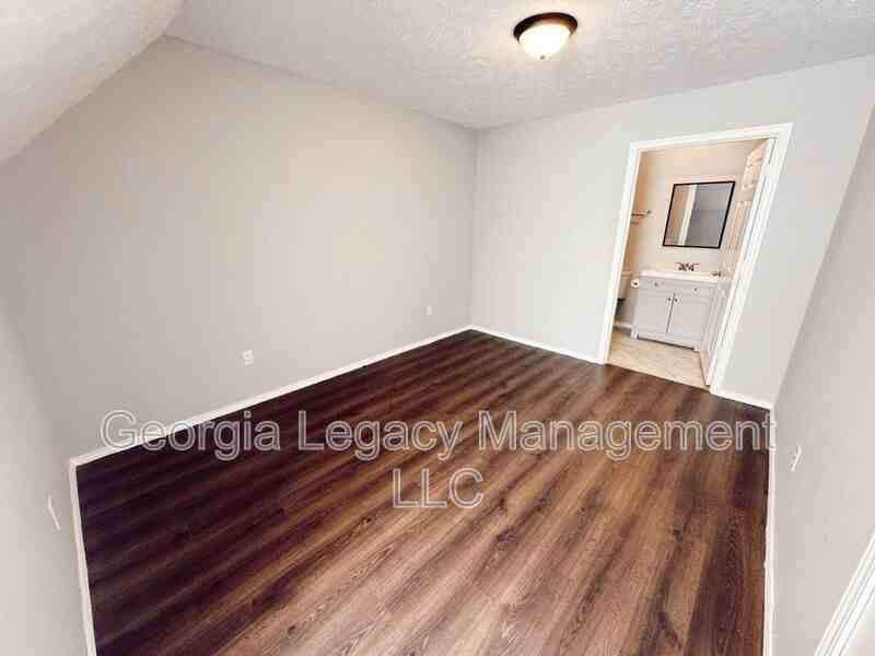 896 Campbell St #C1 - Photo 4 of 28