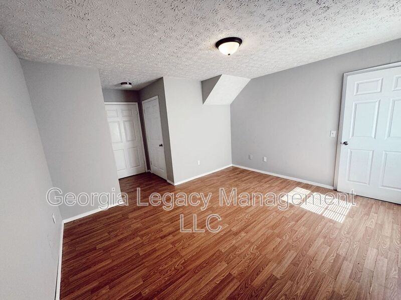 896 Campbell St #C1 - Photo 5 of 28