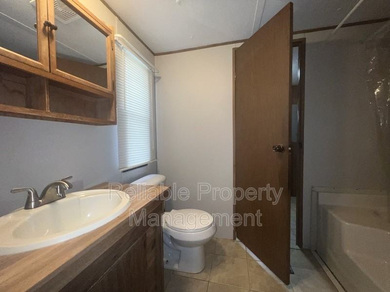 381 Moore St - Photo 7 of 11