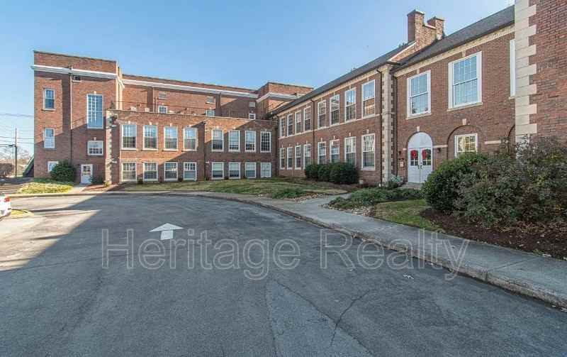 140 E Glenwood Ave #106