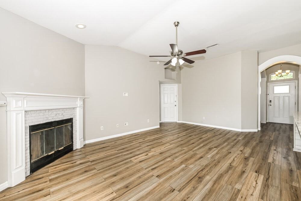 8147 Pine Springs Ln - Photo 3 of 16