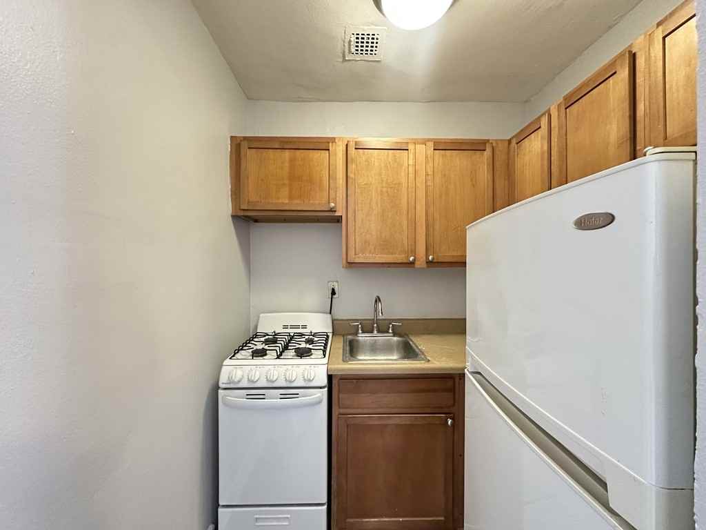 661 W Sheridan Rd #506 - Photo 3 of 21