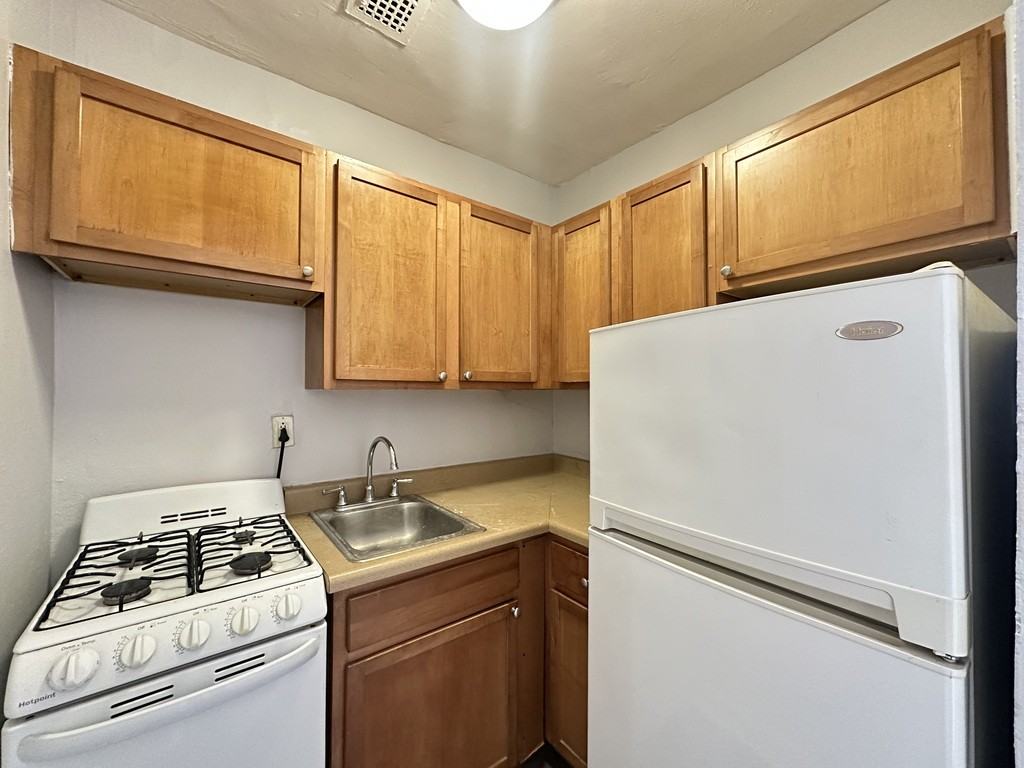 661 W Sheridan Rd #506 - Photo 4 of 21