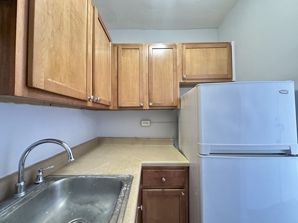 661 W Sheridan Rd #506 - Photo 5 of 21