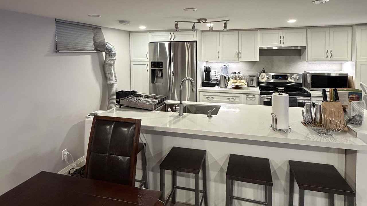 980 Avenue Road #3 - Photo 2 of 9