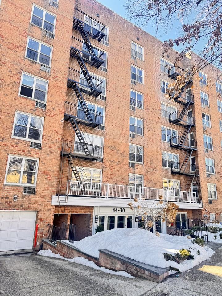 44-30 Douglaston Parkway #4B