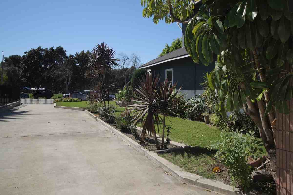 341 W 124th St - Photo 3 of 48