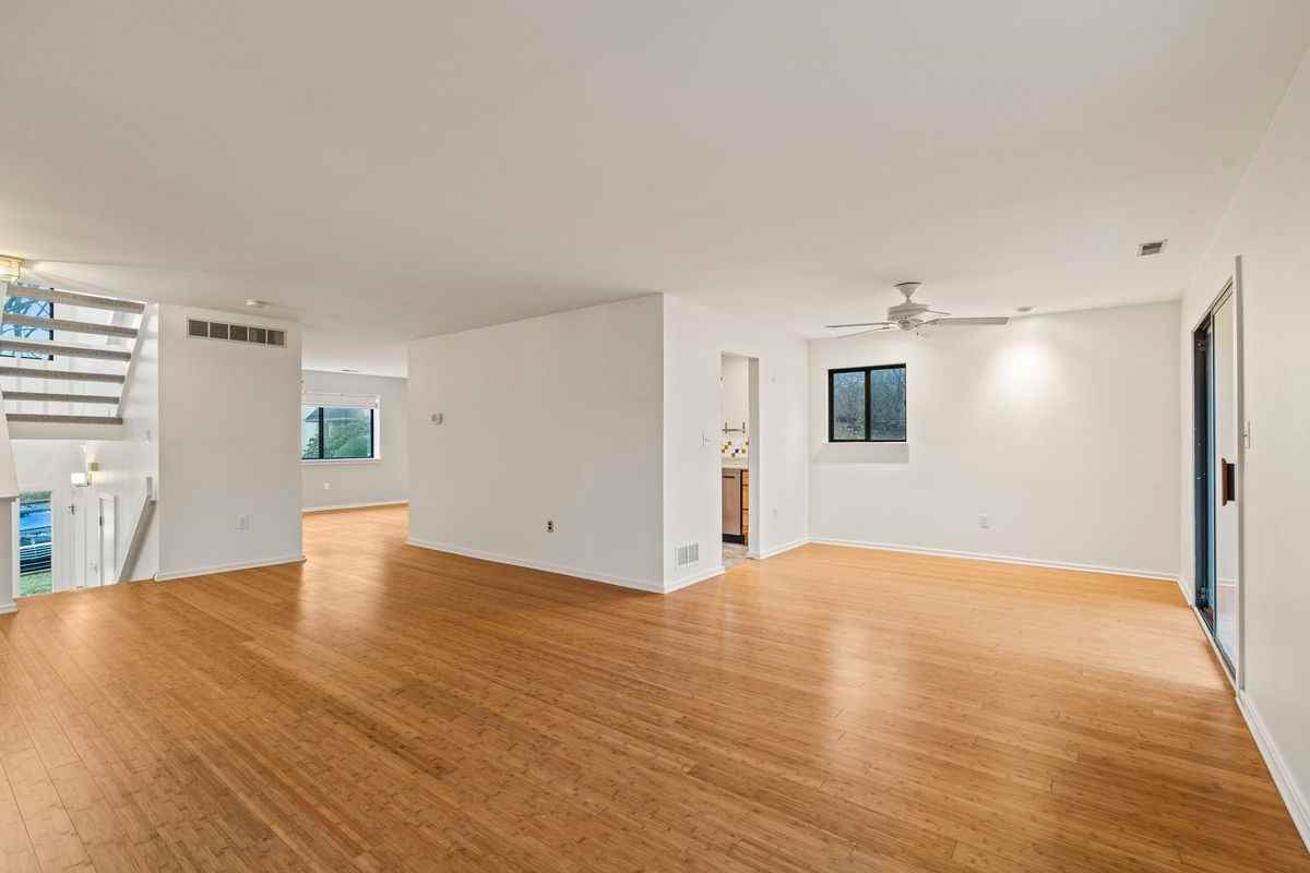 431 Lynetree Dr - Photo 3 of 32
