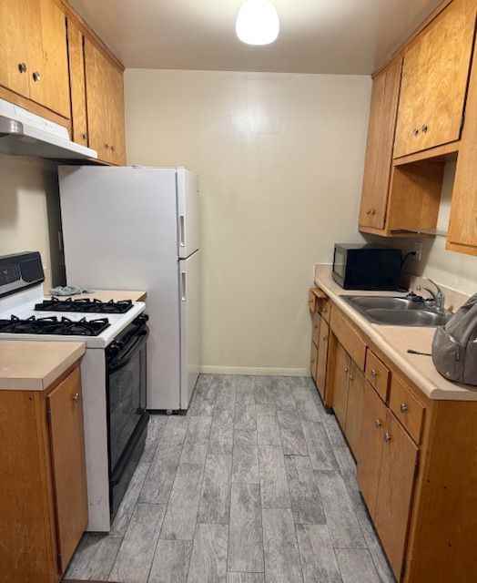 979 Springfield St ##B - Photo 5 of 6