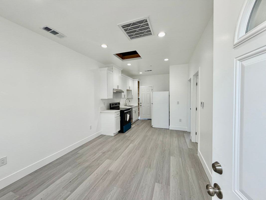 11524 June St - Photo 4 of 10