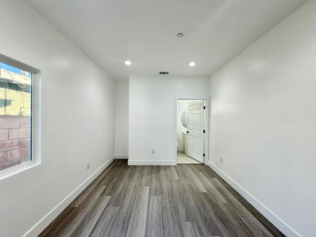 11524 June St - Photo 5 of 10