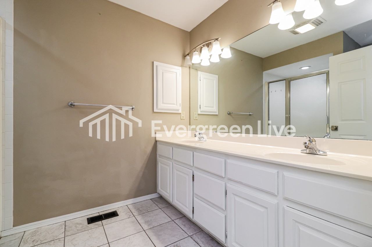 6 Wantage Ln - Photo 4 of 15