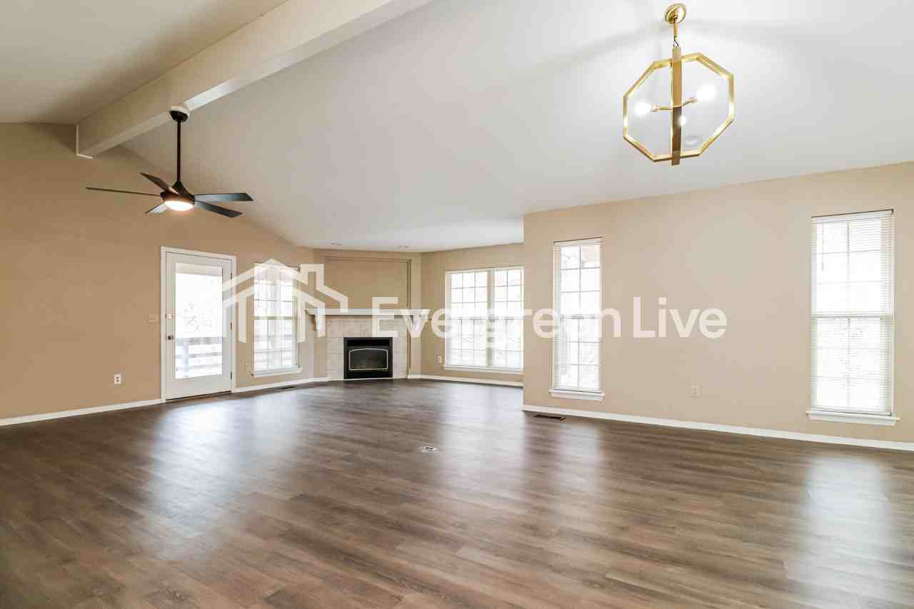 6 Wantage Ln - Photo 7 of 15