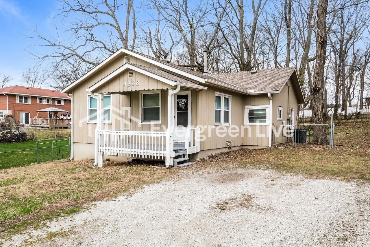 4936 Ne 48th St - Photo 2 of 15